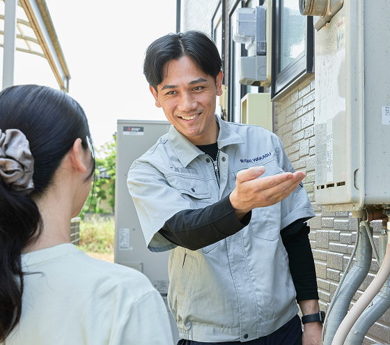 福岡・佐賀でガス給湯器交換の設定状況と工事内容を丁寧に確認する様子