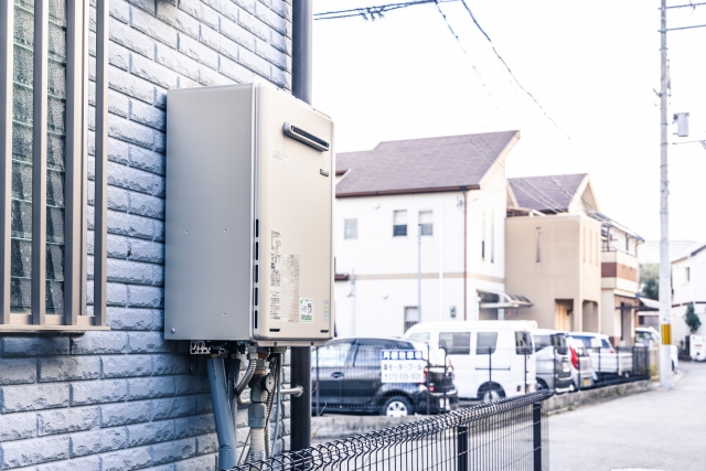 ガスが止まっていないかをガスメーターで確認する様子